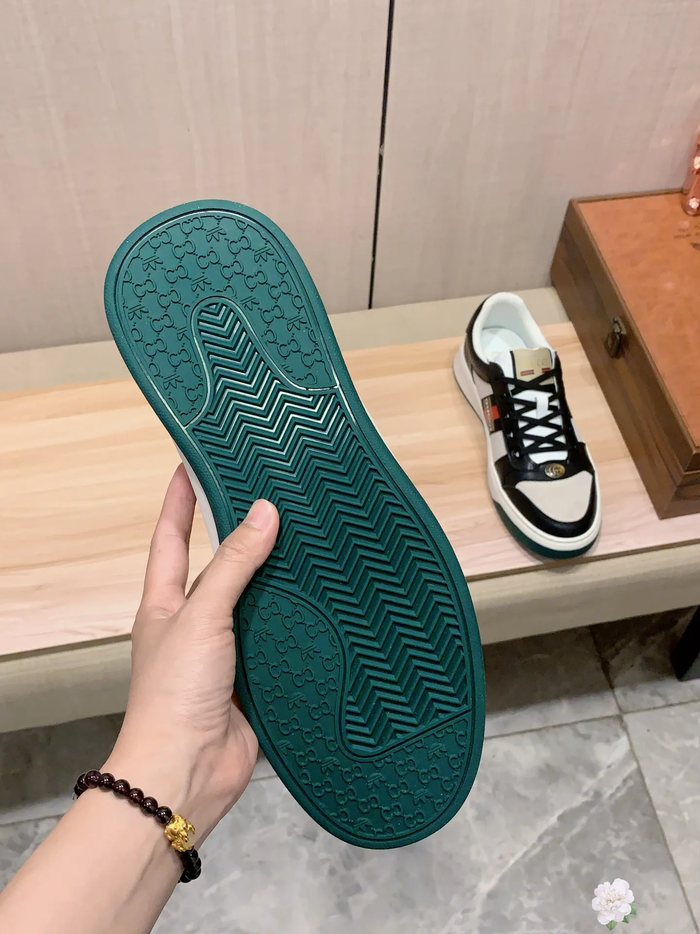 Men's Men's Shoes💰420💰💰🎩🎩[Lightning][Lightning] "Gucci*" The latest and most popular casual shoes, top brand [seduce] luxury ~ purchasing agency, top ~ quality. [Strong] The upper is made of imported breathable cowhide with fabric material ➕ Breathable sheepskin feet (•) and fine workmanship. The original stylish and stylish soft rubber wear-resistant and non-slip outsole is light and comfortable on the feet. The real thing looks better when photographed. 013: Size: 38-44, 3️⃣ colors selected